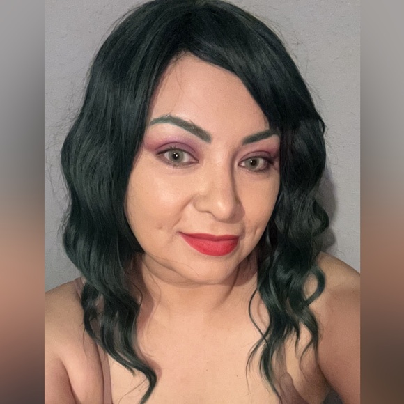 Short Mixed Green Wavy Wig Curly Synthetic Hair Wig with Bangs - Picture 3 of 3